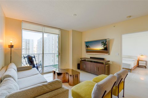Condo in Miami, Florida, 1 bedroom  № 1962099 - photo 7