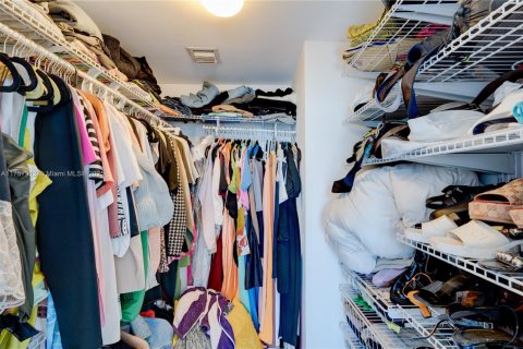 Condo in Miami, Florida, 1 bedroom  № 1962099 - photo 15