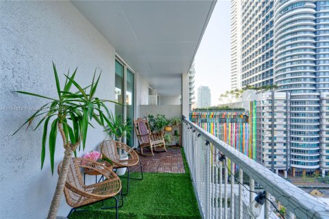 Condo in Miami, Florida, 1 bedroom  № 1962099 - photo 14