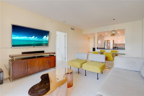 Condo in Miami, Florida, 1 bedroom  № 1962099 - photo 8