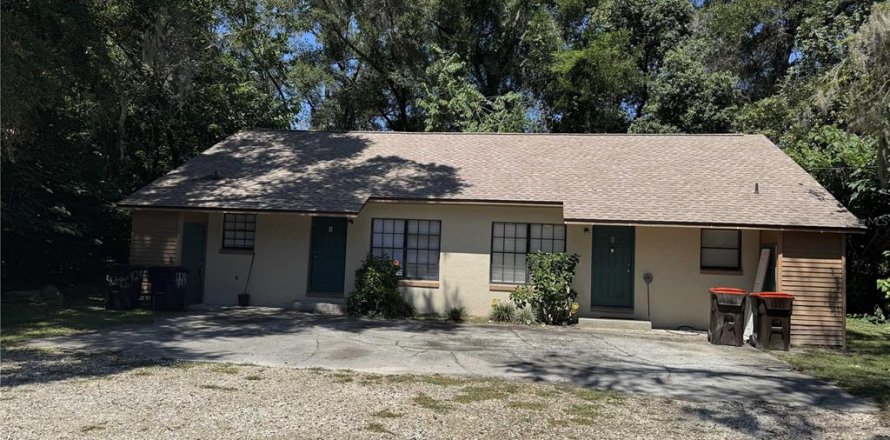 Commercial property in Ocala, Florida 4 bedrooms, 155.52 sq.m. № 1914276