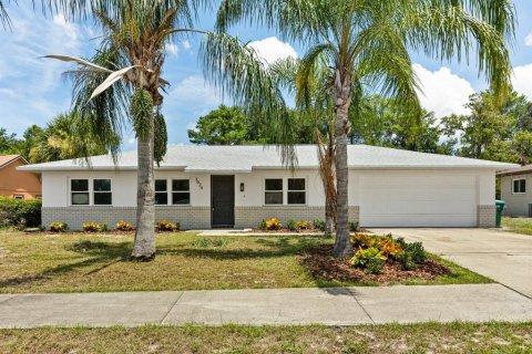 Villa ou maison à vendre à Deltona, Floride: 3 chambres, 112.41 m2 № 1858296 - photo 1
