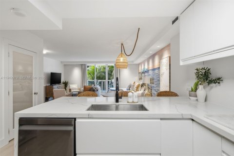 Купить кондоминиум в Майами-Бич, Флорида 55.74м2, № 2007107 - фото 2