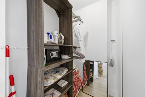 Купить кондоминиум в Майами-Бич, Флорида 55.74м2, № 2007107 - фото 22