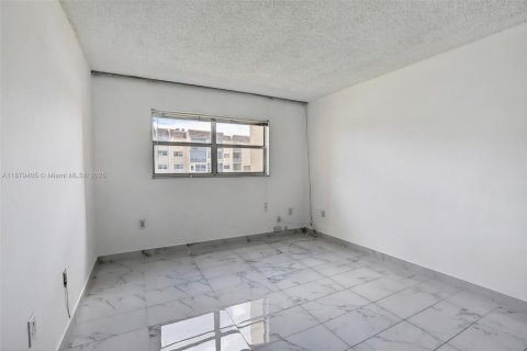 Copropriété à vendre à Sunrise, Floride: 1 chambre, 78.97 m2 № 1929497 - photo 19