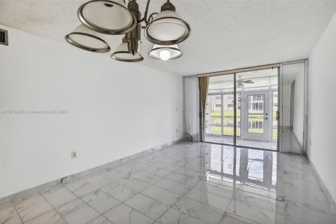 Copropriété à vendre à Sunrise, Floride: 1 chambre, 78.97 m2 № 1929497 - photo 16