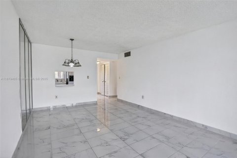 Copropriété à vendre à Sunrise, Floride: 1 chambre, 78.97 m2 № 1929497 - photo 17