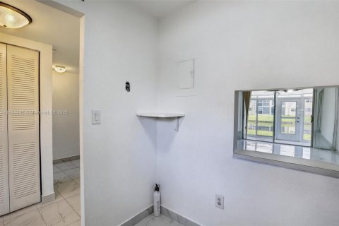 Copropriété à vendre à Sunrise, Floride: 1 chambre, 78.97 m2 № 1929497 - photo 12