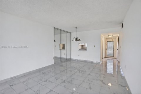 Copropriété à vendre à Sunrise, Floride: 1 chambre, 78.97 m2 № 1929497 - photo 15