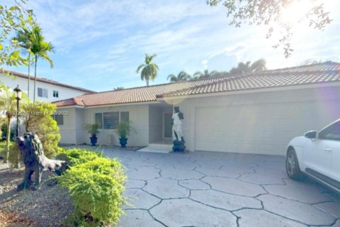 Villa ou maison à vendre à Miami Lakes, Floride: 4 chambres, 192.12 m2 № 1943324 - photo 2