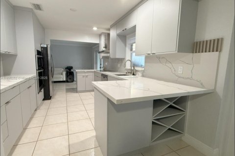 Villa ou maison à vendre à Miami Lakes, Floride: 4 chambres, 192.12 m2 № 1943324 - photo 16