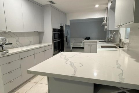 Villa ou maison à vendre à Miami Lakes, Floride: 4 chambres, 192.12 m2 № 1943324 - photo 15