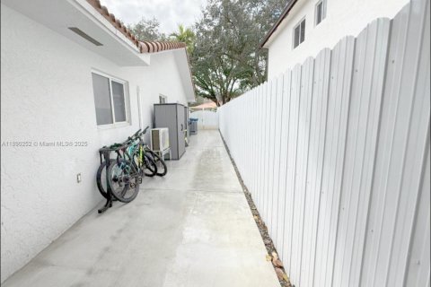 Villa ou maison à vendre à Miami Lakes, Floride: 4 chambres, 192.12 m2 № 1943324 - photo 9