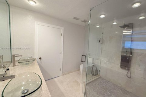 Villa ou maison à vendre à Miami Lakes, Floride: 4 chambres, 192.12 m2 № 1943324 - photo 22