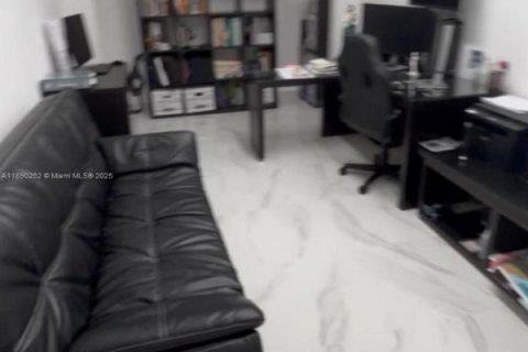 Villa ou maison à vendre à Miami Lakes, Floride: 4 chambres, 192.12 m2 № 1943324 - photo 28