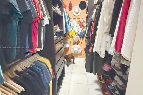 Villa ou maison à vendre à Miami Lakes, Floride: 4 chambres, 192.12 m2 № 1943324 - photo 29