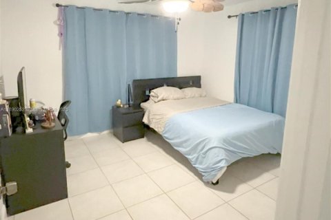 Villa ou maison à vendre à Miami Lakes, Floride: 4 chambres, 192.12 m2 № 1943324 - photo 24