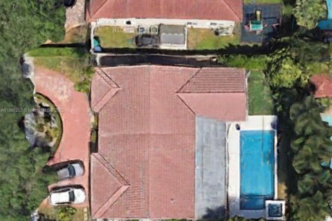 Villa ou maison à vendre à Miami Lakes, Floride: 4 chambres, 192.12 m2 № 1943324 - photo 5