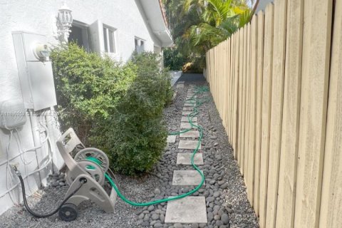 Villa ou maison à vendre à Miami Lakes, Floride: 4 chambres, 192.12 m2 № 1943324 - photo 11