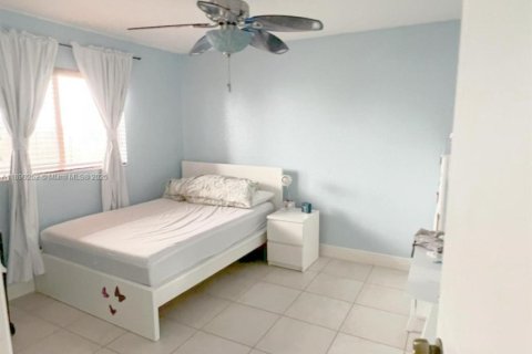 Villa ou maison à vendre à Miami Lakes, Floride: 4 chambres, 192.12 m2 № 1943324 - photo 23