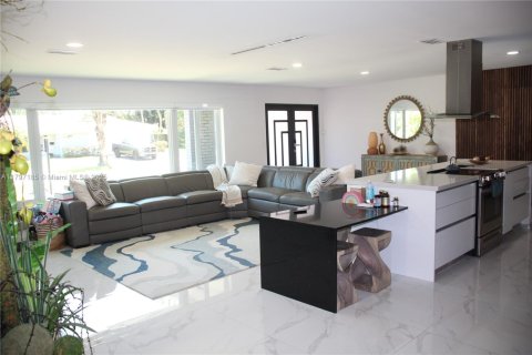 Villa ou maison à louer à Plantation, Floride: 4 chambres, 202.16 m2 № 1861164 - photo 1
