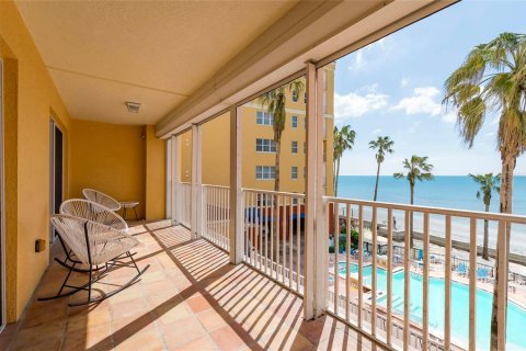 Condo in North Redington Beach, Florida, 2 bedrooms  № 1427756 - photo 4