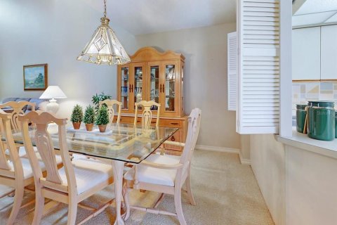 Townhouse in Haines City, Florida 3 bedrooms, 171.31 sq.m. № 2341820 - photo 15