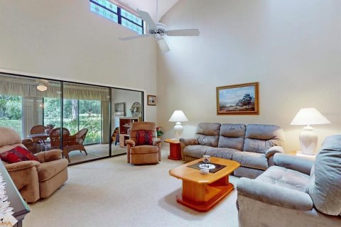 Townhouse in Haines City, Florida 3 bedrooms, 171.31 sq.m. № 2341820 - photo 18