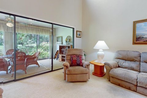 Townhouse in Haines City, Florida 3 bedrooms, 171.31 sq.m. № 2341820 - photo 19