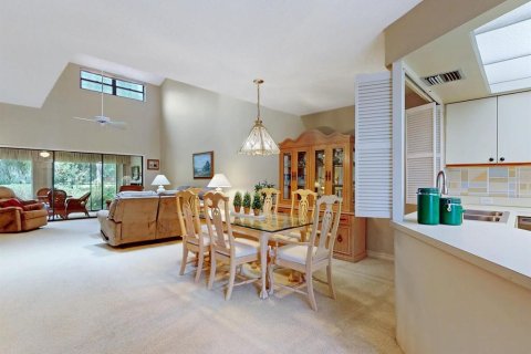 Townhouse in Haines City, Florida 3 bedrooms, 171.31 sq.m. № 2341820 - photo 14