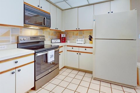 Townhouse in Haines City, Florida 3 bedrooms, 171.31 sq.m. № 2341820 - photo 12