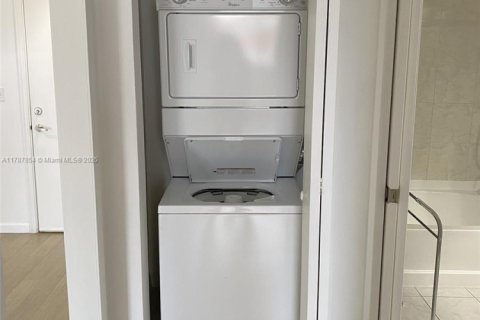 Condo in Aventura, Florida, 1 bedroom № 1959115 - photo 12
