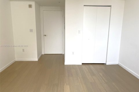 Condo in Aventura, Florida, 1 bedroom № 1959115 - photo 15