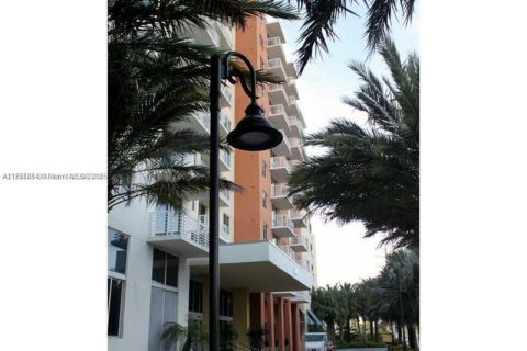 Condo in Aventura, Florida, 1 bedroom № 1959115 - photo 19