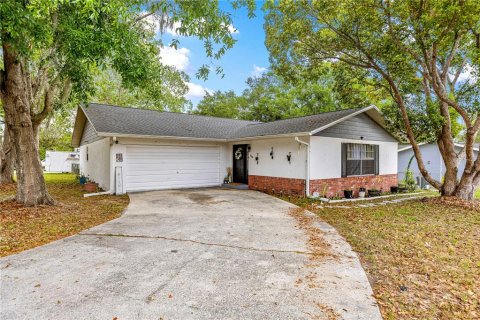House in Ocala, Florida 3 bedrooms, 165.37 sq.m. № 2142608