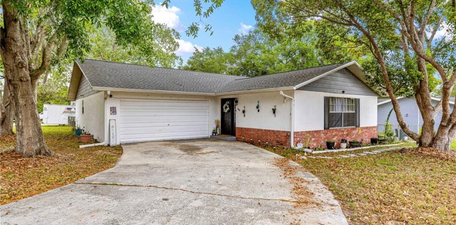 House in Ocala, Florida 3 bedrooms, 165.37 sq.m. № 2142608