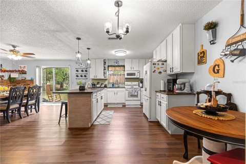 House in Ocala, Florida 3 bedrooms, 165.37 sq.m. № 2142608 - photo 9