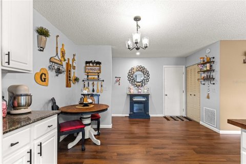 House in Ocala, Florida 3 bedrooms, 165.37 sq.m. № 2142608 - photo 18