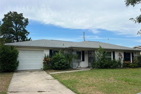House in Casselberry, Florida 4 bedrooms, 118.17 sq.m. № 1871236 - photo 1