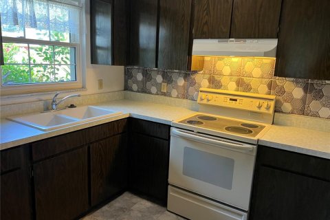 House in Casselberry, Florida 4 bedrooms, 118.17 sq.m. № 1871236 - photo 2