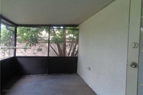 House in Sunrise, Florida 2 bedrooms, 123.56 sq.m. № 1986320 - photo 8