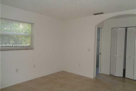 House in Sunrise, Florida 2 bedrooms, 123.56 sq.m. № 1986320 - photo 9