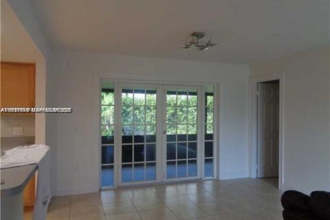 House in Sunrise, Florida 2 bedrooms, 123.56 sq.m. № 1986320 - photo 12