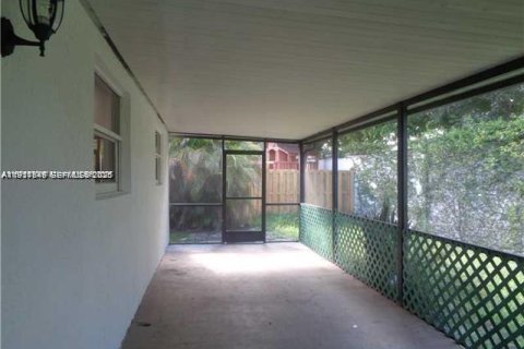 House in Sunrise, Florida 2 bedrooms, 123.56 sq.m. № 1986320 - photo 7