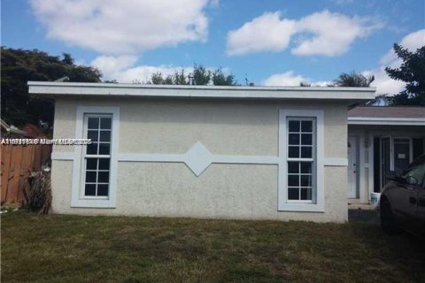 House in Sunrise, Florida 2 bedrooms, 123.56 sq.m. № 1986320 - photo 13