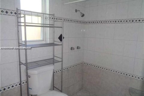 House in Sunrise, Florida 2 bedrooms, 123.56 sq.m. № 1986320 - photo 10