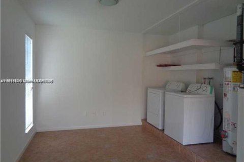 House in Sunrise, Florida 2 bedrooms, 123.56 sq.m. № 1986320 - photo 6