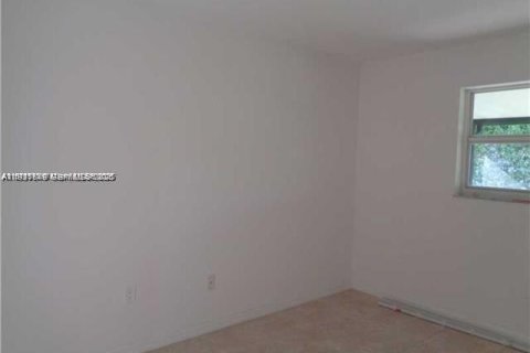 House in Sunrise, Florida 2 bedrooms, 123.56 sq.m. № 1986320 - photo 5