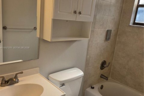 Купить кондоминиум в Корал-Спрингс, Флорида 2 спальни, 108.7м2, № 1996514 - фото 19