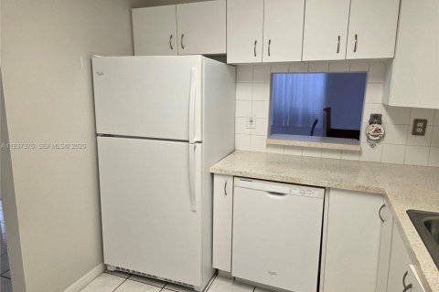 Купить кондоминиум в Корал-Спрингс, Флорида 2 спальни, 108.7м2, № 1996514 - фото 8